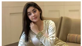 &lsquo;খান&rsquo; পদবি ফেলে দিলেন রোজা