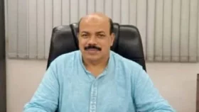 &lsquo;মনোনয়ন বৈধ করলাম, ব্যাংকের টাকাটা কিন্তু দিয়ে দিয়েন&rsquo;, বিএনপির প্রার্থীকে ইসি