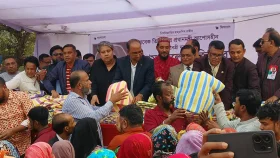খালেদা জিয়ার রুহের মাগফিরাত কামনায় অসহায়দের মাঝে শীতবস্ত্র বিতরন