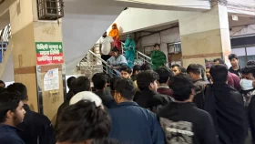 ঢামেকে রোগী মৃত্যুর ঘটনায় চিকিৎসককে মারধর