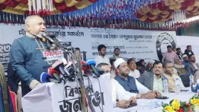 একটি দল দেশ শাসনের জন্যে দেশ বিক্রি করে দিতে চায়: তাহের
