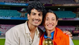 স্মৃতি মান্ধানার বিয়ে বিতর্ক: আপত্তিকর অবস্থায় হাতেনাতে ধরা পড়েন পলাশ!
