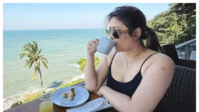 থাইল্যান্ডে  স্টানিং লুকে ভাবনা