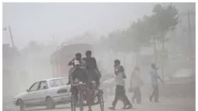 আজ বায়ুদূষণের শীর্ষে ঢাকা