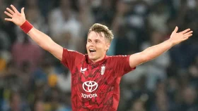 স্যাম কারেনের হ্যাটট্রিকের পর বৃষ্টি আইনে বিধ্বস্ত শ্রীলঙ্কা