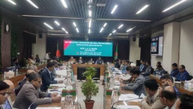 ভোটের কাজের সমন্বয়ে নির্বাচন কর্মকর্তাদের নিয়ে সভায় ইসি