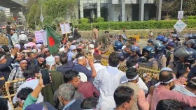 পে স্কেল বাস্তবায়নের দাবিতে যমুনা অভিমুখে আন্দোলনকারীরা, পুলিশের বাধা