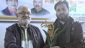 বিএনপি প্রার্থীর সমর্থনে নির্বাচন থেকে সরে দাঁড়ালেন স্বতন্ত্র প্রার্থী