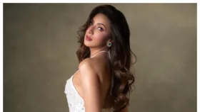 গ্ল্যামারাস লুকে ঝলক দেখাচ্ছেন মিম