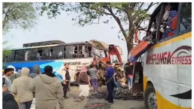 পাবনায় দুই বাসের মুখোমুখি সংঘর্ষে নিহত ২