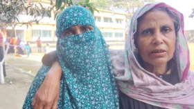 হার্ট ছিদ্র নিয়ে মনোয়ারা ভোট দিলেন ভাবীর কাঁধে চড়ে