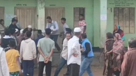 রুমিন ফারহানা ও জুনায়েদ আল হাবিবের সমর্থকদের হাতাহাতি