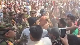 কেন্দ্র পরিদর্শনে গিয়ে হামলার শিকার নাসীরুদ্দীন পাটওয়ারী
