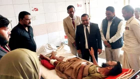 পুলিশের গুলিতে দিনমজুর গুলিবিদ্ধ, উদ্বিগ্ন পরিবার