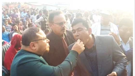 প্রতিমন্ত্রীর দায়িত্ব পেয়ে বোদায় মিষ্টি বিতরণ