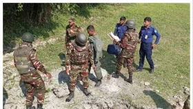 মাদারীপুরে সেনাবাহিনীর অভিযানে ৪০ ককটেল ধ্বংস