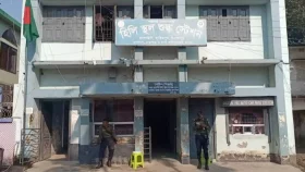 মহান শহীদ দিবসে হিলি স্থলবন্দরে আমদানি-রপ্তানি বন্ধ