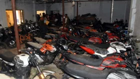 যশোরে ৭৭টি আমেরিকান মোটরসাইকেল জব্দ, গোডাউন সিলগালা