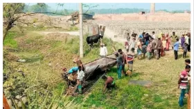সাতক্ষীরায় নসিমনের চাকা খুলে প্রাণ গেল গরু ব্যবসায়ীর