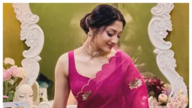 গোলাপিতে সৌরভ ছড়াচ্ছেন পূজা চেরি
