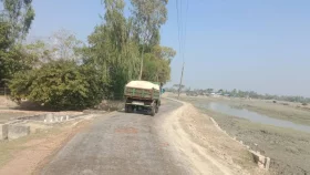 পেকুয়ায় লবণ পানিতে ক্ষতিগ্রস্থ সড়ক