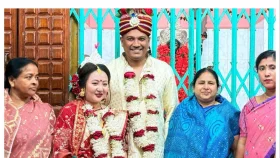 প্রেমের টানে ফিলিপাইনের তরুণী ফেনীতে, বিয়ে হলো মন্দিরে
