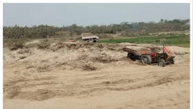 মনোহরদীর ব্রহ্মপুত্র নদ থেকে বালু তোলে বিক্রি, ৪ ট্রলি জব্দ&nbsp;