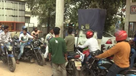 গোপালগঞ্জে পাম্পে পাম্পে ঘুরেও মিলছে না তেল