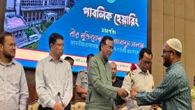 নগরবাসী এলেন সমস্যা নিয়ে, প্রশাসক দিলেন ফুল