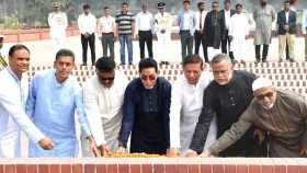 স্মৃতিসৌধে নতুন চিফ হুইপ ও হুইপদের শ্রদ্ধা