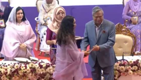 &lsquo;শ্রেষ্ঠ অদম্য নারী&rsquo; সম্মাননা পেলেন খালেদা জিয়াসহ ৬ নারী