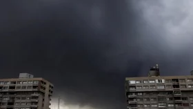 ইরানে আকাশ থেকে ঝরছে &lsquo;কালো বৃষ্টি&rsquo;!