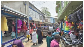 দুমকিতে জমে উঠেছে ঈদের বাজার