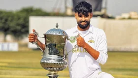 দুর্নীতির বিস্ফোরক অভিযোগ তুলে ২৪ বছরেই অবসর পাকিস্তানি ক্রিকেটারের