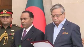 স্পিকার-ডেপুটি স্পিকারকে শপথ পড়ালেন রাষ্ট্রপতি