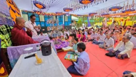 দানোৎসবে মেতেছে বৌদ্ধ বিহার