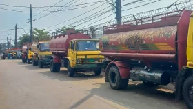 খুলনায় তিনটি ডিপো থেকে তেল উত্তোলন শুরু