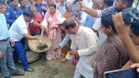 খাল খনন মানুষের ভাগ্যোন্নয়নে বিরাট ভূমিকা রাখবে: বিমানমন্ত্রী