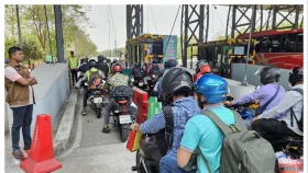 পদ্মা সেতুতে স্বস্তি, মাওয়া প্রান্তে বাড়ছে ঘরমুখো মানুষের চাপ