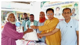 মাদারীপুরে মানব কল্যাণ সংগঠনের উদ্যোগে খাদ্যসামগ্রী বিতরণ