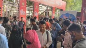 ঘরমুখো মানুষের ঢল কমলাপুরে
