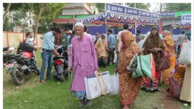 গাইবান্ধায় &lsquo;১ টাকার বাজার&rsquo;, ২৫০ অসহায় পরিবারের মাঝে ঈদসামগ্রী বিতরণ