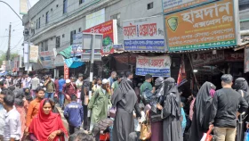আজও বাড়ি ফিরছে লাখো মানুষ, বাড়তি চাপ সড়ক-নৌ-রেলপথে