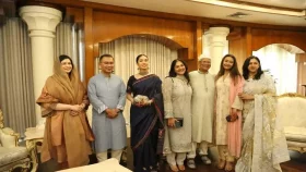 প্রধানমন্ত্রীর পরিবারের সঙ্গে ড. ইউনূস