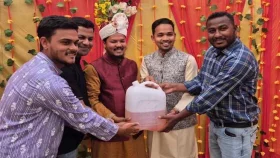 ঠাকুরগাঁওয়ে বিয়ের অনুষ্ঠানে বরকে অকটেন উপহার