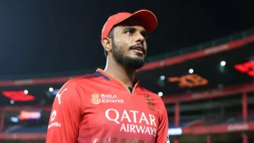 ধর্ষণে অভিযুক্ত পেসারকে আইপিএল খেলতে দেবে না আরসিবি