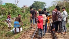 ভৈরবে ট্রেনে কাটা পড়ে দুই জনের মৃত্যু