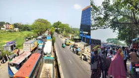 ঢাকা-চট্রগ্রাম মহাসড়কে দীর্ঘ যানজট,&nbsp; ভোগান্তিতে যাত্রীরা