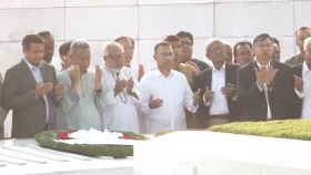 শহীদ জিয়া ও খালেদা জিয়ার সমাধিতে তারেক রহমানের শ্রদ্ধা
