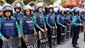 আগের পোশাকেই ফিরছে পুলিশ